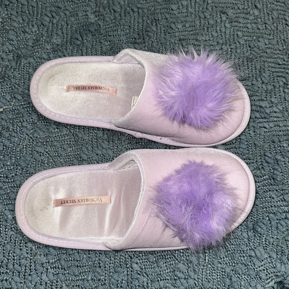 31. Purple victoria’s Secret Pom-Pom slippers size medium - Picture 3 of 5